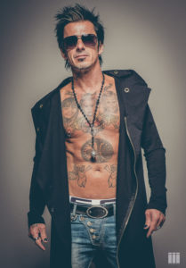 Kiss Endi - Hooligans