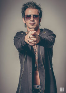 Kiss Endi - Hooligans